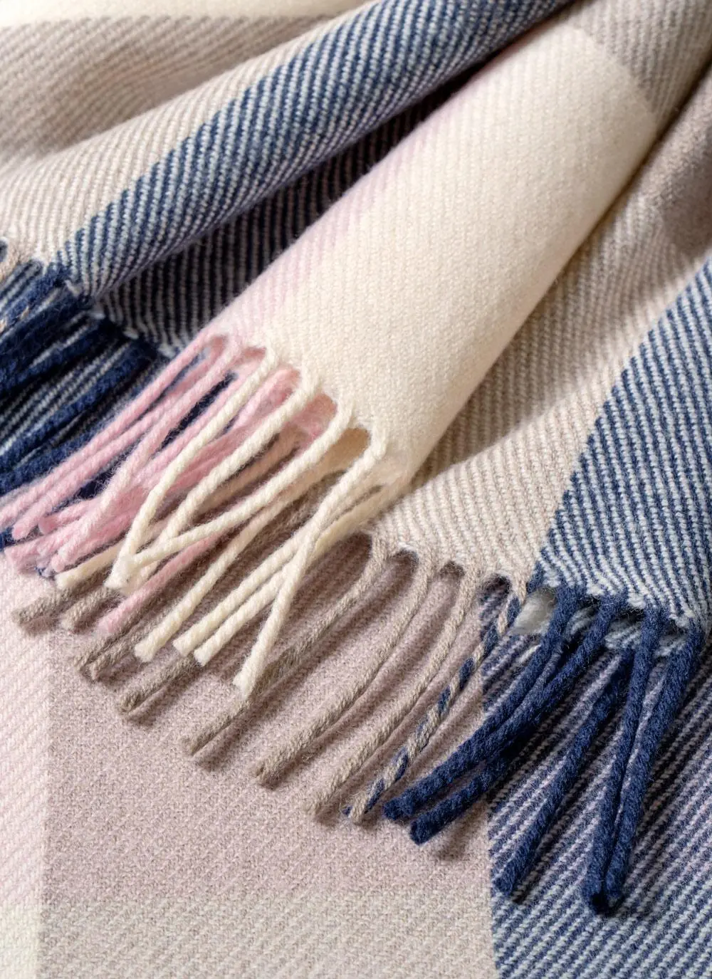 Pink & Navy Check Supersoft Lambswool Throw